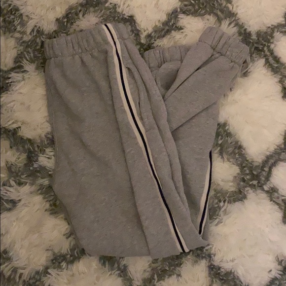 Brandy Melville Pants - Gray brandy Melville sweatpants